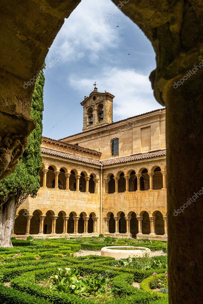 Burgos Espa A De Junio De El Claustro De La Abad A De Santo