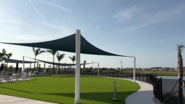 yeşil yapay çimenler minyatür golf sahasında