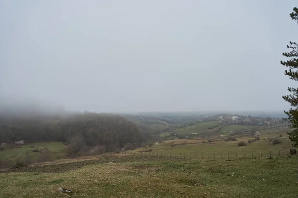 Blick Ins Hochgebirgstal Dichter Nebel Begrenzte Sicht — Stockfoto