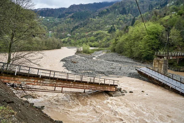 Puente Sobre Río Montaña Destruido Por Agua —  Fotos de Stock