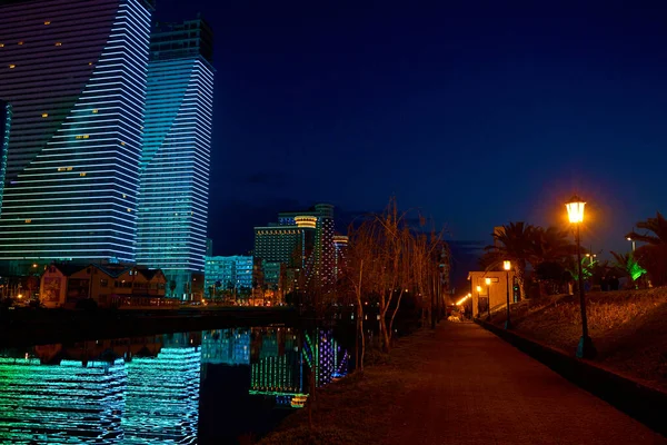 巴统市现代酒店建筑群Orbi City的夜景 格鲁吉亚巴统 2021 — 图库照片