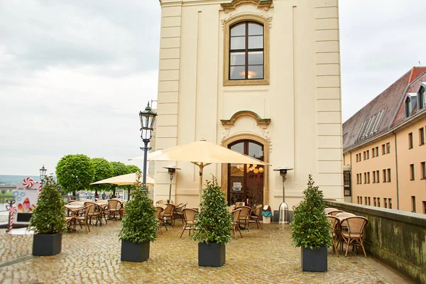 Ein Straßenrestaurant Inmitten Der Schönen Architektur Einer Straße Dresden — Stockfoto