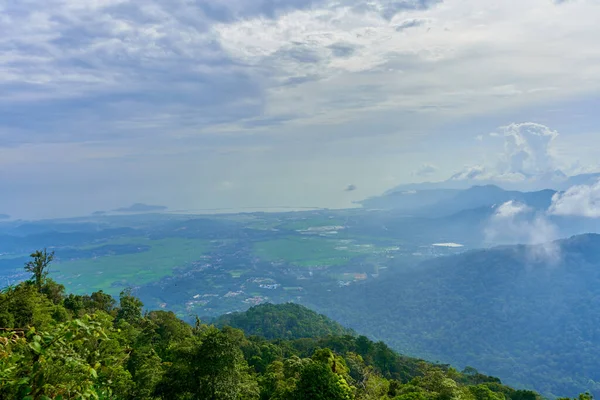 Природный Пейзаж Тропический Остров Малайзии Вид Горы Джунгли Высокой Точки — стоковое фото
