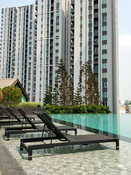 Zona Recreo Con Piscina Moderno Complejo Residencial Condominio Bangkok Tailandia — Foto de Stock