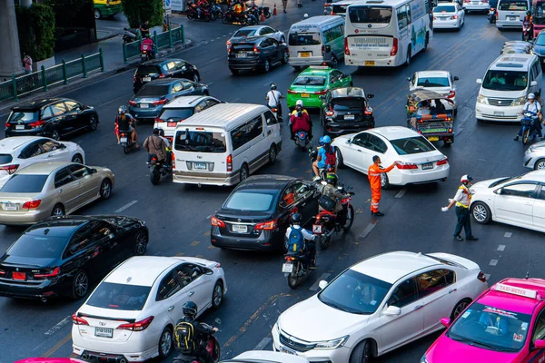 曼谷公路的公路交通繁忙 大都市的街道上有大量的汽车 泰国曼谷 2020 — 图库照片