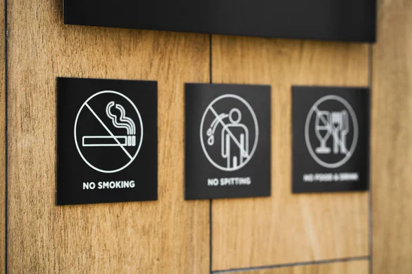 Hinweisschilder Mit Verboten Und Verhaltensregeln Eingang Zum Gelände — Stockfoto