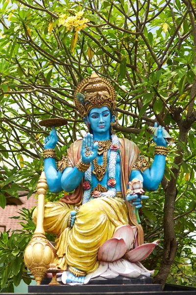 Ένα Γλυπτό Ενός Μπλε Πολύοπλου Σίβα Θεοί Του Ινδο Βουδισμού — Φωτογραφία Αρχείου