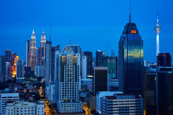 Uma Paisagem Urbana Mágica Nocturna Grande Cidade Movimentada Moderna Kuala — Fotografia de Stock