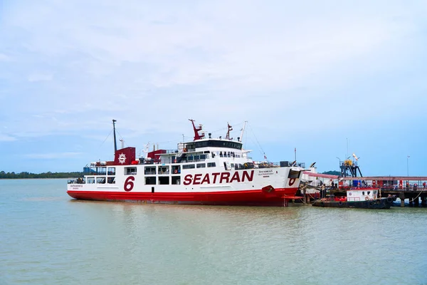 stock image A ferry carrying people between islands is moored at the pier. Koh Samui, Thailand - 09.08.2022