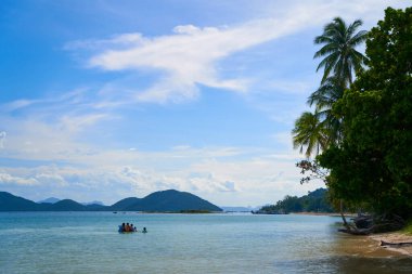 A bay with turquoise sea water on the Thai island of Samui.