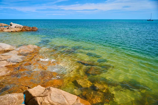 Transparent Sea Water Which You Can See Bottom Rocky Shore — Stock Fotó