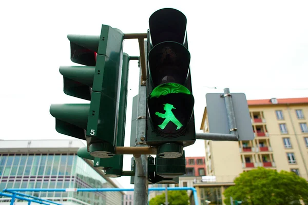 Світлофор Пішоходів Фігурою Ходячого Чоловіка Світло Зелений — стокове фото