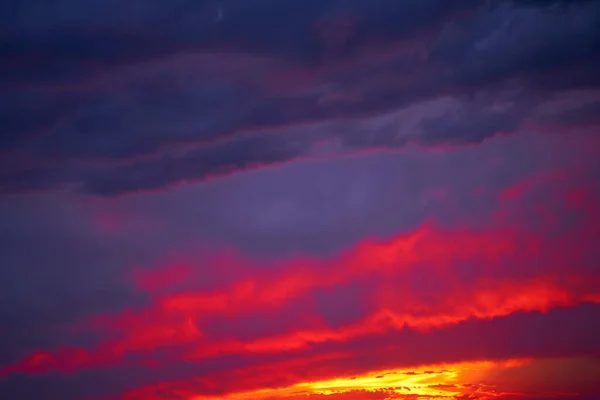 Ohnivá Letní Krajina Západu Slunce Pomerančové Slunce Tmavě Modré Nebe — Stock fotografie
