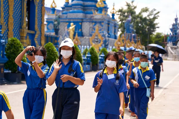 Objevování Thajské Kultury Školní Výlet Tradičního Chrámu Vlajky Světa Budově — Stock fotografie