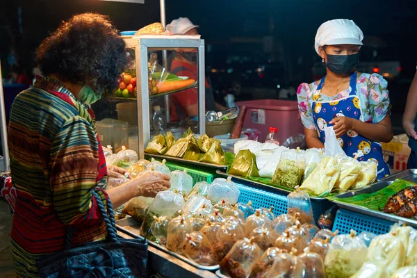 Mercado Comida Nocturna Retrato Vendedor Alimentos Koh Samui Tailândia 2022 — Fotografia de Stock