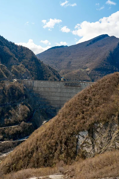 stock image The dam of the Inguri hydroelectric power plant in the Sakartvelo mountains. A natural mountain landscape with energetic infrastructure.