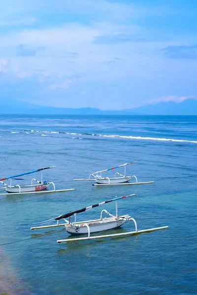 Perahu Katamaran Nelayan Lokal Yang Berwarna Tradisional Pantai Laut Sebuah Stok Foto