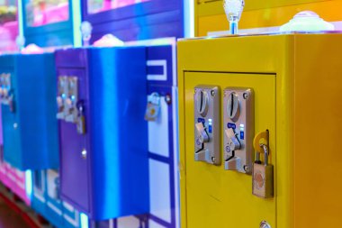 Yumuşak oyuncaklı çocuk kumar makineleri