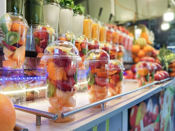 Fruits Frais Coupés Jus Pressés Sur Place Vendus Marché Animé — Photo