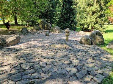 Japon Taş Bahçesi. Güzel Richmond Park 'ta meditasyon için güzel bir yer. Karlovy Vary. Çek Cumhuriyeti