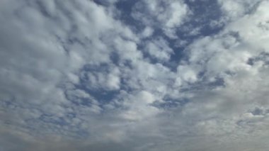 Gökyüzünde nefes kesen bulut hareketleri