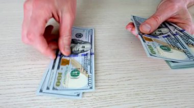 Para sayma işlemi el ve kağıt faturalar