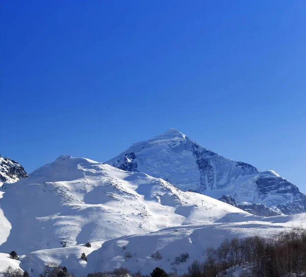 Snowy Bergen Met Gletsjer Piste Helling Zon Winter Ochtend Kaukasusgebergte — Stockfoto