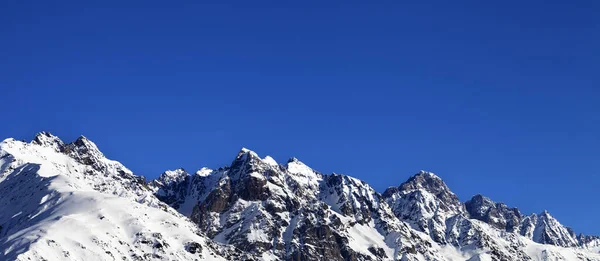 Vista Panoramica Rocce Innevate Cielo Limpido Azzurro Nella Fredda Giornata — Foto Stock