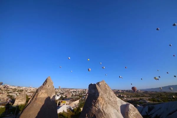 Gorem Cappadocia Turkey Mei 2013 Veel Veelkleurige Heteluchtballonnen Blauwe Heldere — Stockfoto