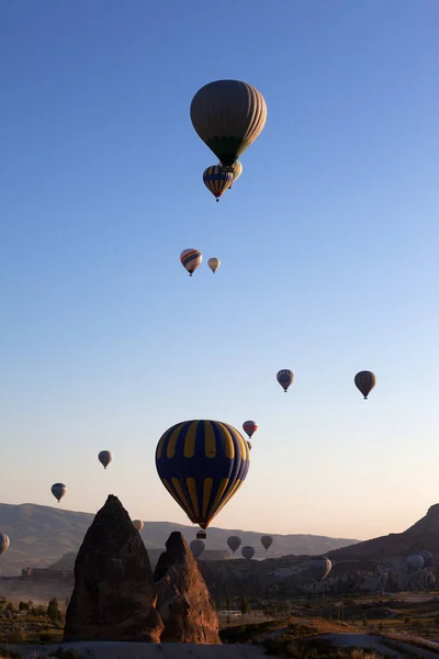 Gorem Cappadocia Turkey Mei 2013 Hete Luchtballonnen Blauwe Heldere Zonneschijn — Stockfoto