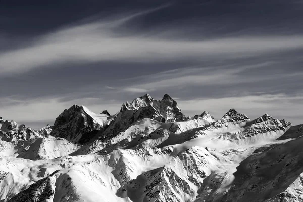 Altas Montañas Nevadas Atardecer Invierno Montañas Del Cáucaso Vista Desde —  Fotos de Stock