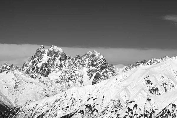 Černobílé Zasněžené Hory Slunečného Zimního Dne Kavkazské Hory Oblast Svaneti — Stock fotografie