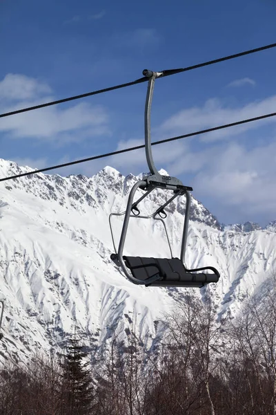 Skilift Skigebied Besneeuwde Bergen Zonnige Dag Kaukasus Bergen Winter Hatsvali — Stockfoto