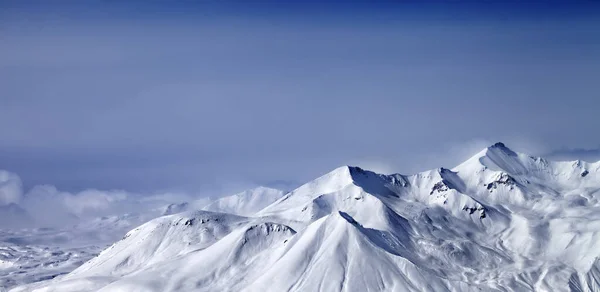 雪山薄雾中的全景 格鲁吉亚高加索山脉 Gudauri地区 — 图库照片