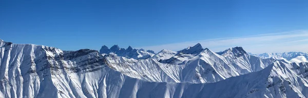 Velké Panorama Zasněžených Hor Modrá Obloha Zimním Slunci Kavkazské Hory — Stock fotografie