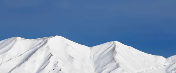 冬季雪山全景 阳光明媚的蓝天 阿塞拜疆Shahdagh高加索山脉 — 图库照片