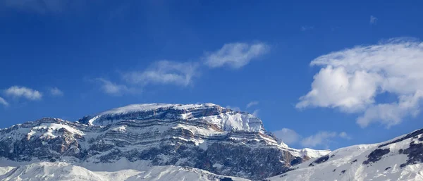 Panoramisch Uitzicht Rotsachtige Bergen Sneeuw Zonnige Winterdag Kaukasus Shahdagh Azerbeidzjan — Stockfoto