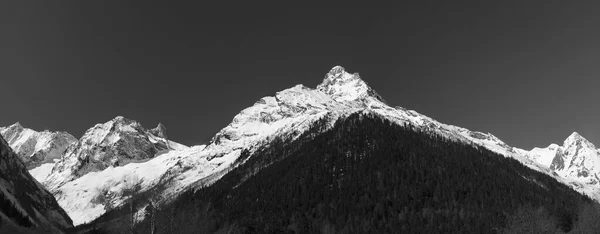 Black White Panorama Snowy Mountain Peaks Clear Sky Sun Winter — Stock Photo, Image