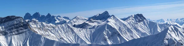 Panorama Van Besneeuwde Bergen Blauwe Lucht Zon Winterdag Kaukasus Georgië — Stockfoto