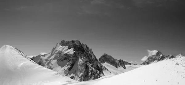 Czarno Biała Panorama Zaśnieżonych Gór Stok Narciarski Freefidingu Kaukaz Region — Zdjęcie stockowe