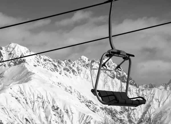 Stoeltjeslift Besneeuwde Bergen Mooie Zonnige Dag Kaukasus Bergen Winter Hatsvali — Stockfoto