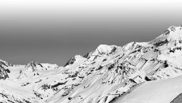 Montagne Enneigée Piste Hors Piste Avec Trace Skis Snowboards Soleil — Photo