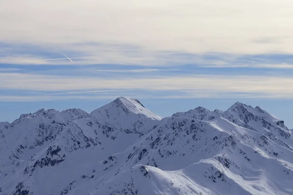 Havas Lejtő Magas Téli Hegyekben Napsütötte Felhős Este Olasz Alpok — Stock Fotó