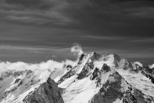 Zwart Wit Besneeuwde Bergen Wind Dag Kaukasusgebergte Regio Dombay Winter — Stockfoto