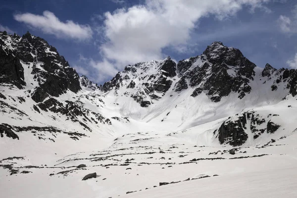 Snöiga Berg Med Spår Från Lavin Solig Vårdag Turkiet Kachkarbergen — Stockfoto