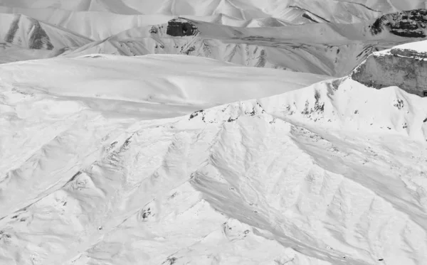 Μαύρο Και Άσπρο Οροσειρά Στο Χιόνι Την Ημέρα Του Χειμώνα — Φωτογραφία Αρχείου