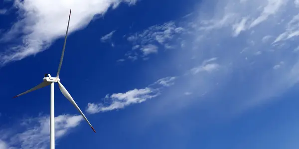 夏日阳光普照的风力涡轮机和蓝天全景 — 图库照片