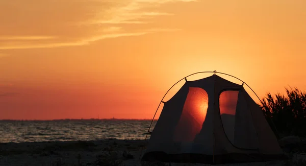Panoramic View Beautiful Red Sunset Sea Coast Camping Tent Shining — Stock Photo, Image