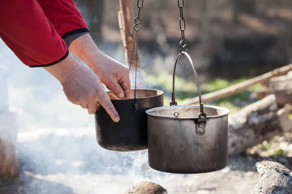 Man Cooking Sooty Old Pots Bonfire Sunny Summer Day — Stock Photo, Image