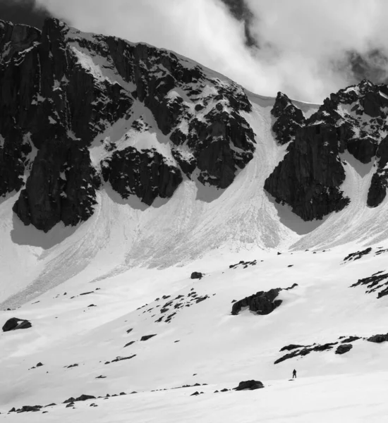 Altas Montañas Con Cornisa Nieve Pistas Avalancha Meseta Nevada Pequeña —  Fotos de Stock